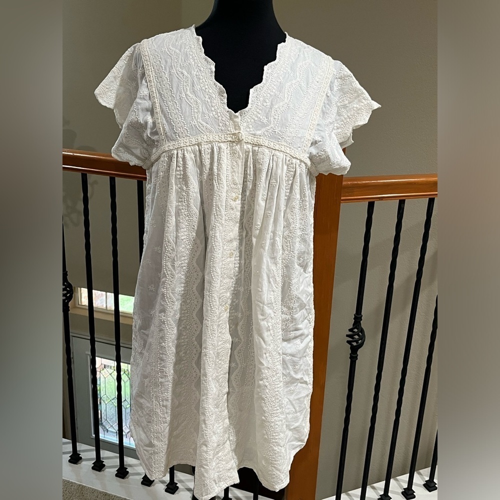 WORLD MARKET BOHO EMBROIDERED IVORY MINI DRESS Scalloped LACE TRIM. SIZE S/M